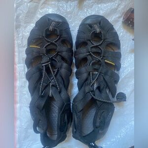 Keen whisper black sandals size 39 fits size 8 . Excellent condition.
